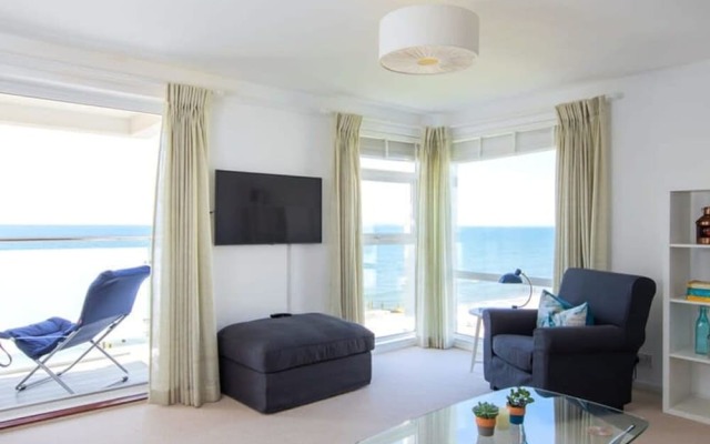 Beachfront Apartment With Panoramic Sea Views