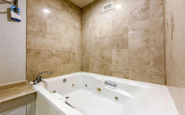Quality Inn Monterrey La Fe