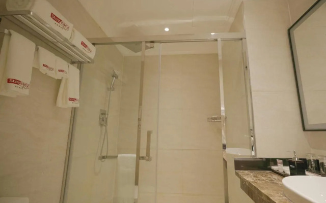 Stay Easy Plus Hotel