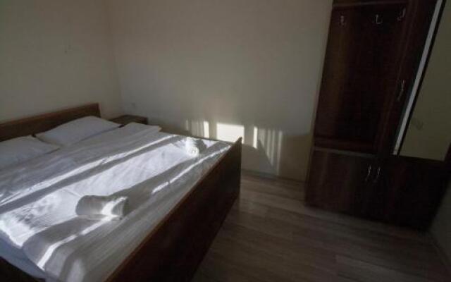 Roza’s Guest House