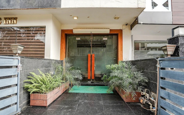 Fabhotel Grace Inn