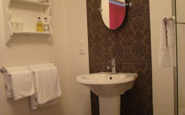 Pine Lodge Guest House