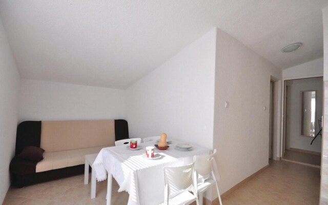 Amazing Home in Mimice With Wifi and 2 Bedrooms