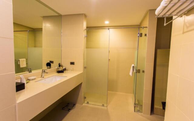 Royce Hotel & Casino