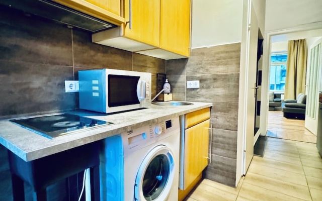 Modern Studio for 3 Near FAC Platz