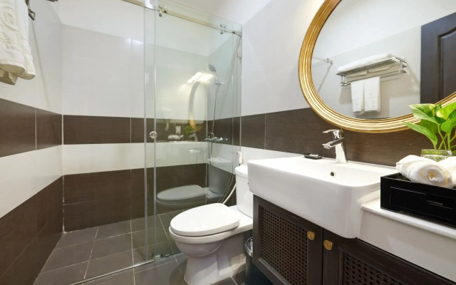 Manoir Des Arts Hotel