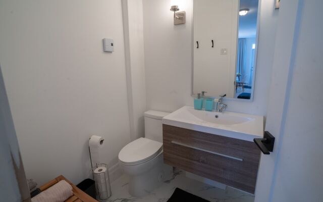 SUPERB 1 Bed Apt. Steps Away From Metro