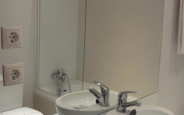 Pdh, Lda. Paredes Design Hotel