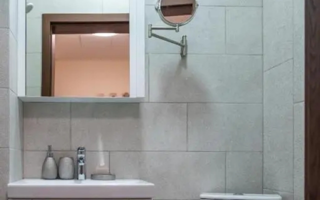 Design 1bdr Apartment in Top Center - Free Parking