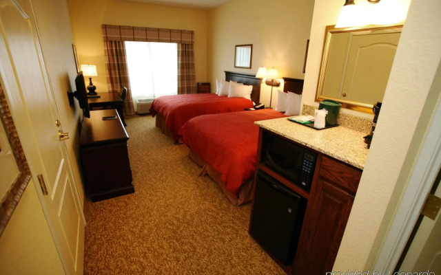 Country Inn & Suites by Radisson, Kansas City at Village West, KS