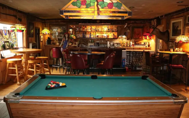 Colonial inn