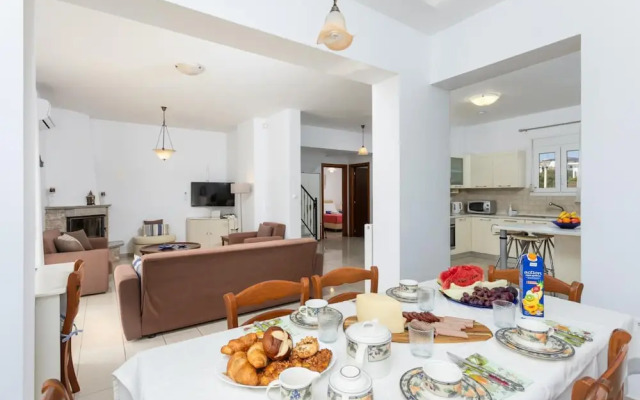 Amphitrite Villa in Gennadi