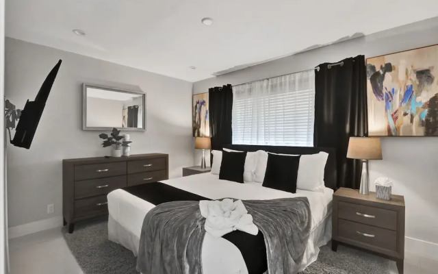 Renovated 5½ Bedroom Home/Heated Pool