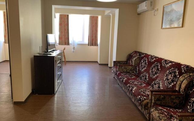 Apartment on Rybzavodskaya 75