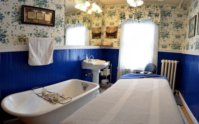 1862 Seasons on Main B&B