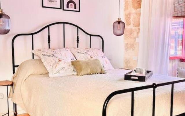 300yr old, self catering, tiny house in Victoria Centre, Gozo