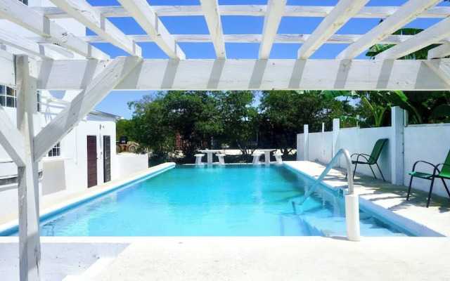 See Belize Waterside Sea View 2-bedroom Apartment w Balcony, Pool & Deck 2nd FL