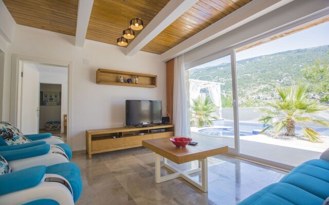 Villa Mucize by Akdenizvillam