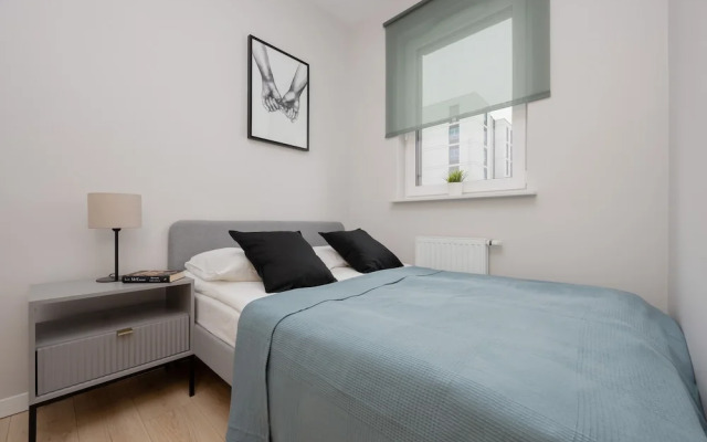 Apartment With Parking by Renters