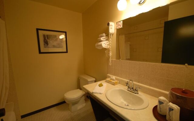 Pinewood Motor Inn