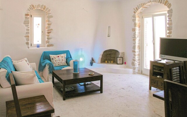 Amazing home in Ampela, Paros with 3 Bedrooms and WiFi