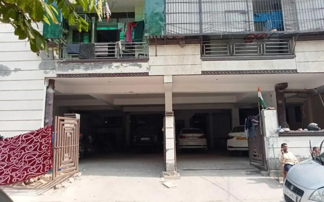 Oyo Home 702944 B-23 Vrindavan Society