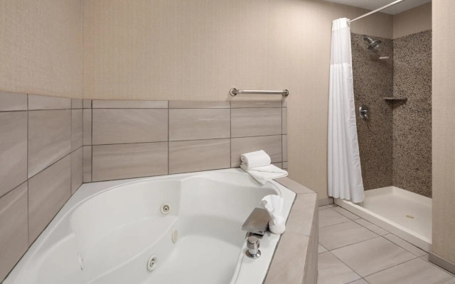 Holiday Inn Express & Suites Cherry by IHG