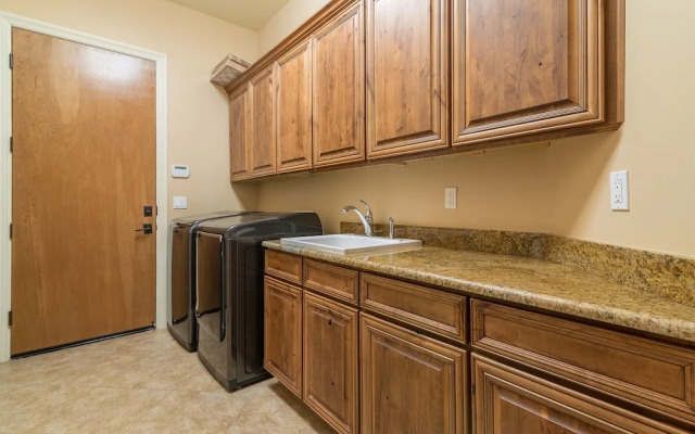 Casa Vista 4 Bedroom Home by RedAwning