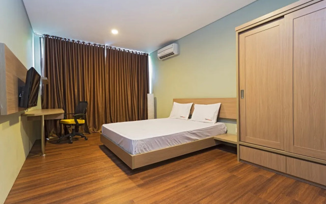 RedDoorz near Lippo Village