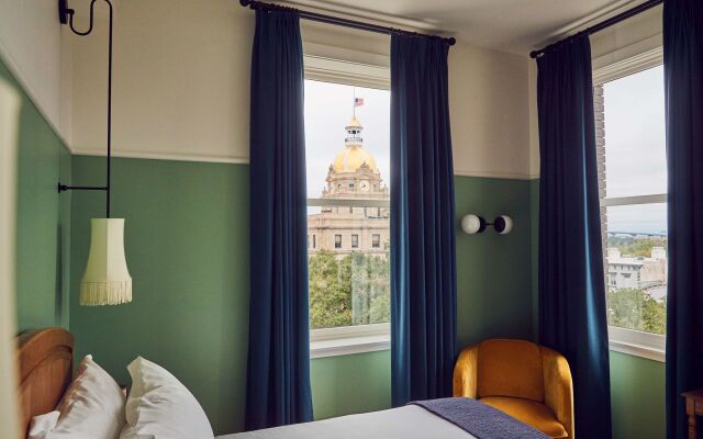The Drayton Hotel Savannah, Curio Collection by Hilton