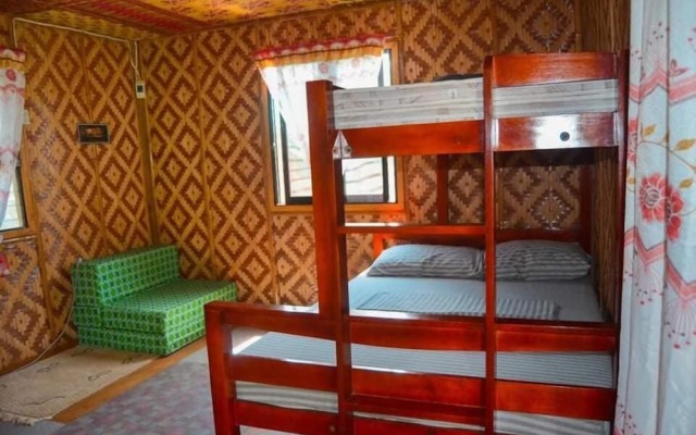 Titanic's Nipa Huts by Hiverooms