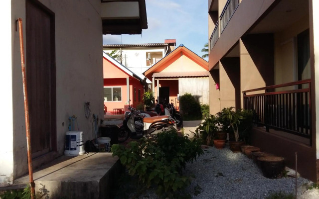 DEE DEE Mansion Airport