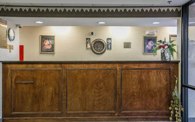 Rodeway Inn & Suites