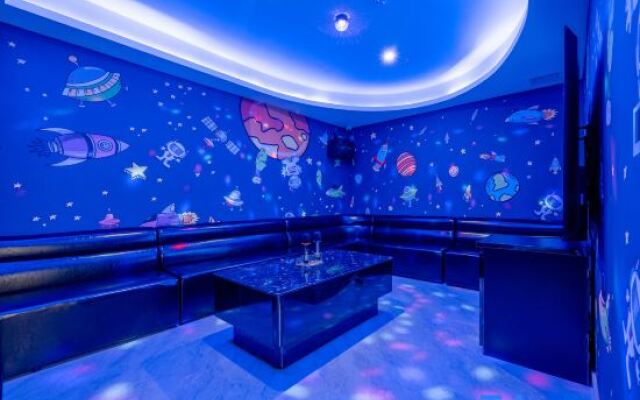 Huyu Yijing Homestay (Hengshan Island Shop)