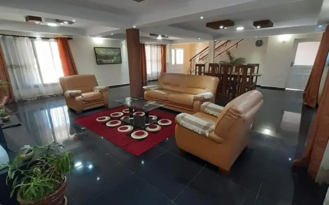 villa luxueuse et meublée plus de 280 m²