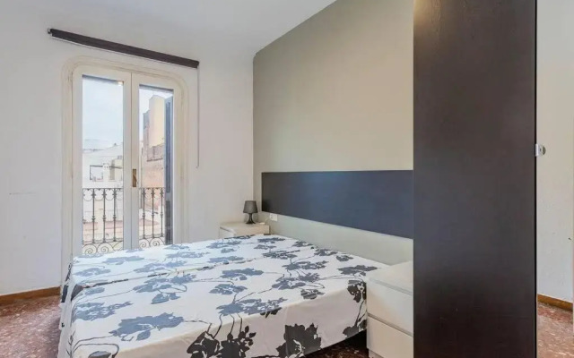 Big apartment for 9 in the heart of Eixample