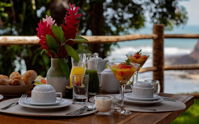 Madeiro Beach Hotel And Resort