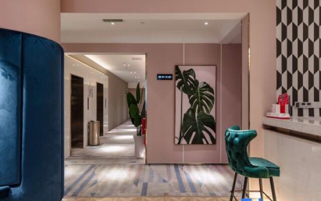 Mr. Robo Hotel (Chongqing Auditorium Jiefangbei Branch)