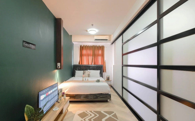 Comfort And Big 1Br At Green Pramuka City Apartment
