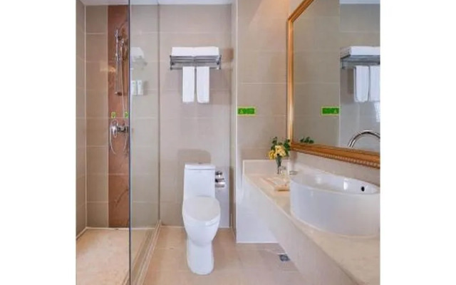 Vienna Hotel ( Shenzhen Fuyong Bridge Branch)