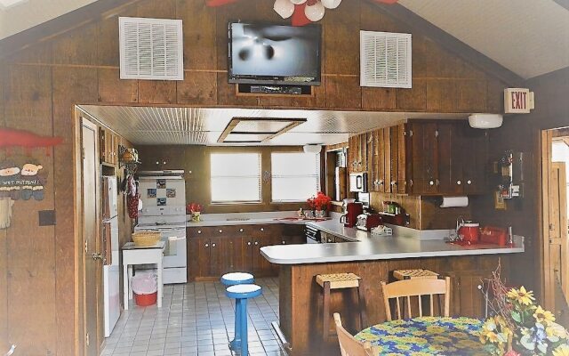 La Grange Cabin - Two Bedroom Cabin