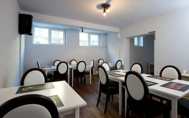 Living In Aparthotel