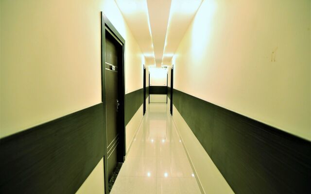 Fabhotel Corporate Crown