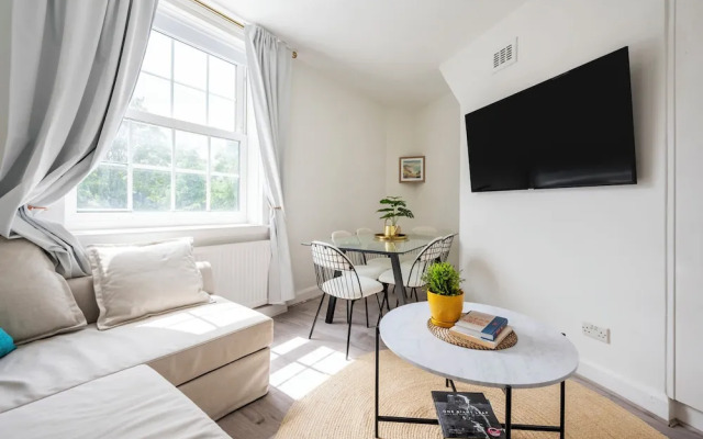 Modern London stay near Nothing Hill