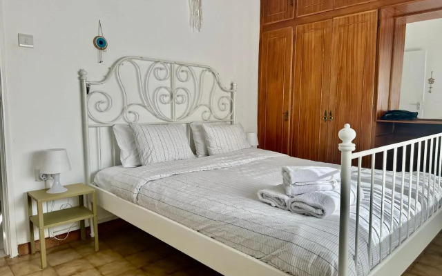 Tsimintia Apt 25