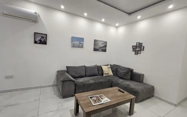 12 LCA - Stay Finibreeze Apartment