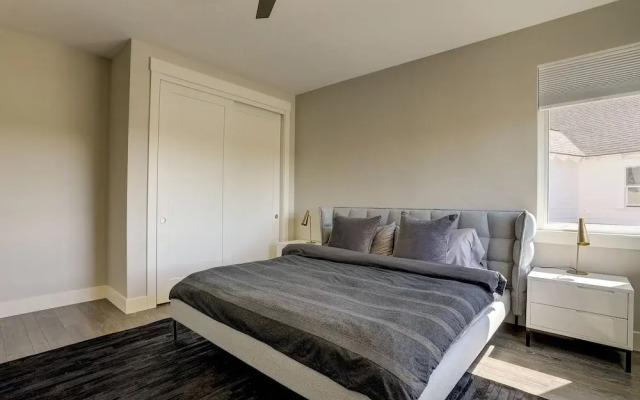 Ruby Peak   *30 Day Minimum 4 Bedroom Home by RedAwning