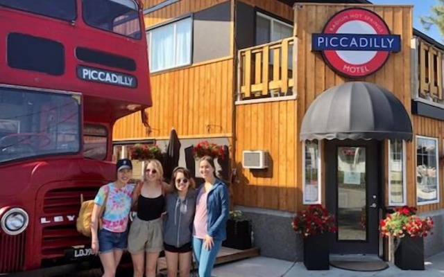 The Piccadilly Motel
