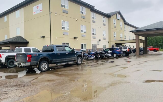 Paradise Inn and Suites - Redwater