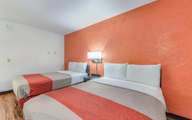 Motel 6 Saint Paul, MN - I-94